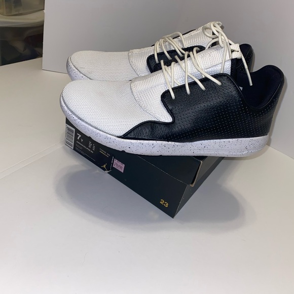 Jordan Eclipse ~ Black/White - 7 Y - Picture 3 of 5